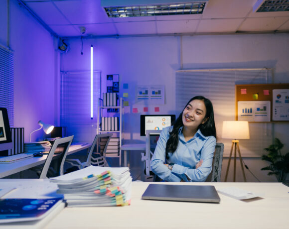 smiling-businesswoman-at-desk-in-modern-office-at-2026-01-07-06-37-14-utc